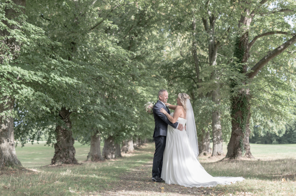 Wedding photographer in Bedfordshire. Avenue of Trees